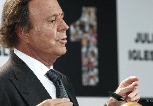 Julio Iglesias demanda a elDiario.es y acusa montaje por presunto abuso