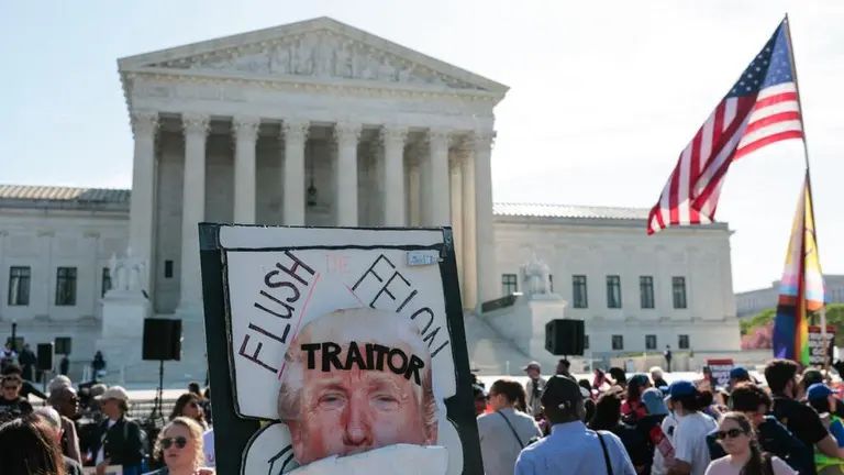 Corte Suprema de EE. UU. inicia debate sobre la ciudadanía automática por nacimiento con la presencia de Trump