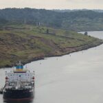 Empresas pagan 4 millones de dólares para cruzar el Canal de Panamá