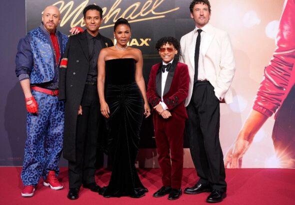 La familia Jackson apoya a Jaafar en el estreno de “Michael”; destaca ausencia de Paris, hija del fallecido cantante