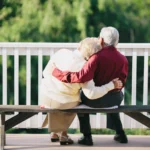 reencuentro-pareja-ancianos-shutterstock_177275684